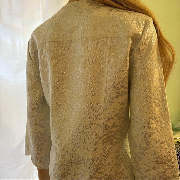 New Without Tags White Blouse With Iridescent Buttons by Ruby Red Size 10 - Picture 9 of 10